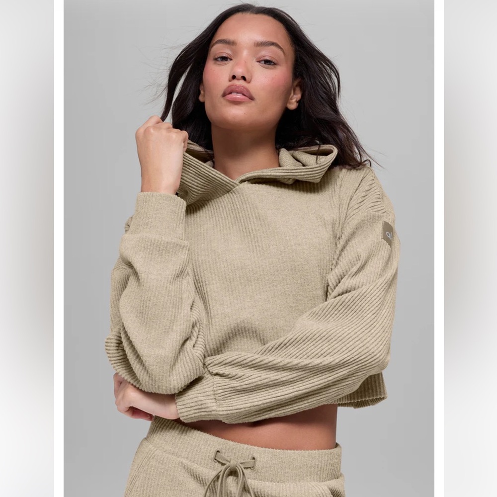Women’s Alo Yoga Muse Ribbed Cropped Hoodie in Gravel Heather